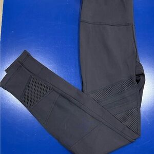 Women’s lululemon wonder under high rise pant with leg details